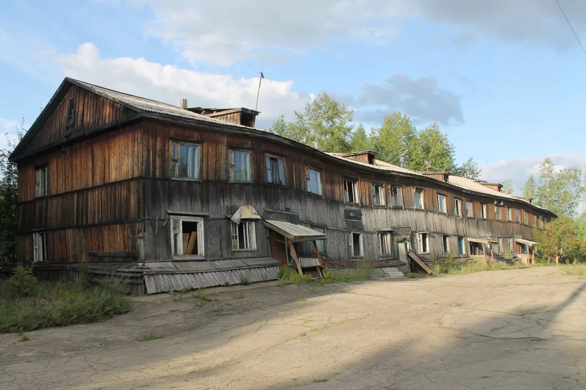 Барак видео. Архангельск сульфат бараки. Архангельск с гнилыми бараками. Бараки в ссср. Расселение аварийного жилья кстово нижегородская обл.
