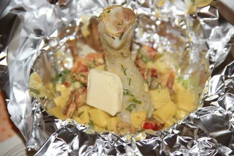 Куриные голени с картошкой в фольге