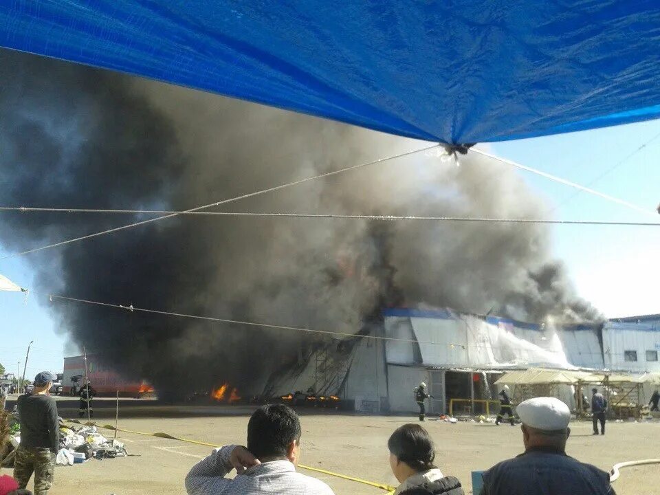 пожар в уфе сегодня в черниковке. пожар в уфе сегодня в черниковке на заводе. сгоревшее здание в уфе. пожар в уфе за последние сутки черниковка. пожар в уфе сейчас в черниковке.