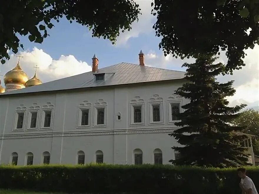 Митрополичьи палаты ярославль внутри. Митрополичьи палаты ярославль. Ярославский художественный музей митрополичьи палаты ярославль. Исторический центр ярославля митрополичьи палаты. Ярославский художественный музей митрополичьи палаты ярославль.