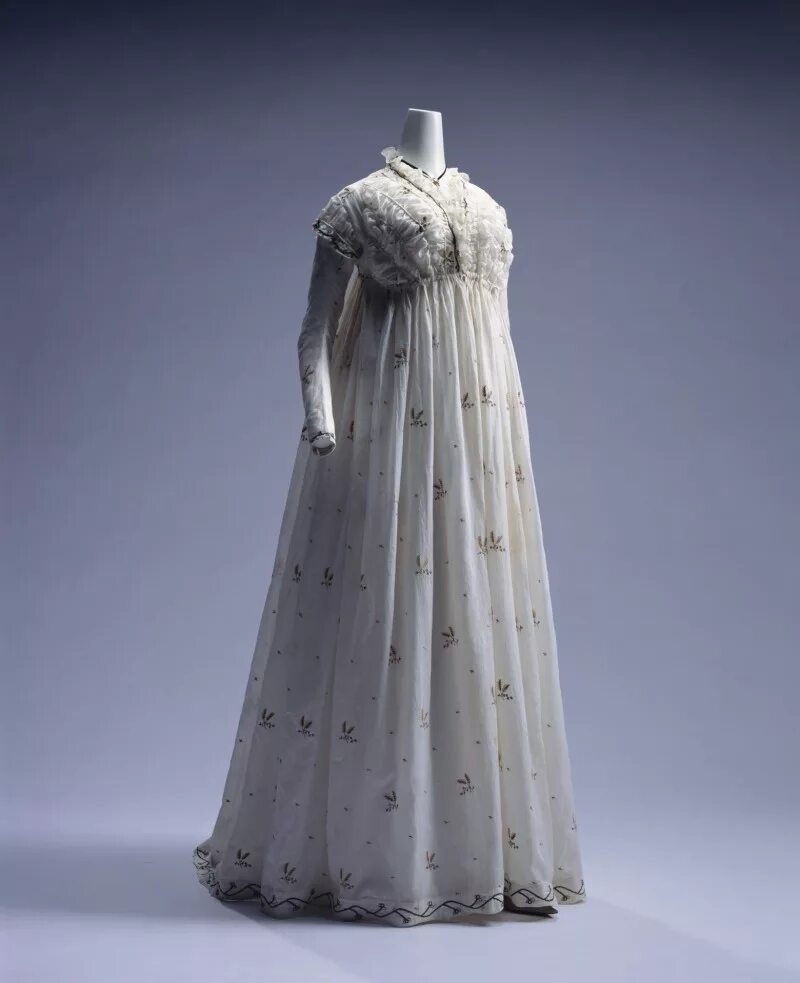 Капот женская одежда. Муслиновые платья 19 века Ампир. Платье Round Gown 1795. Платье Ампир 18 век. Платье Ампир 19 век.