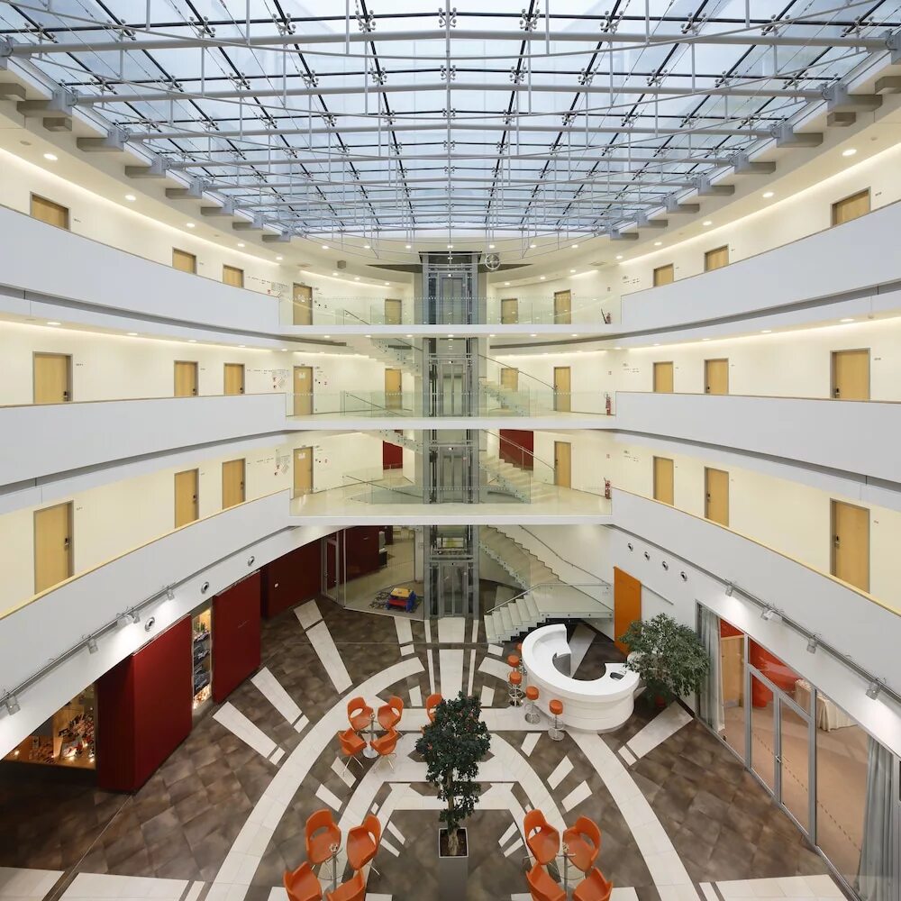 Атриум читать. Отель atrium. атриум в отеле. гостиница 4 сезона атриум. атриум вики.