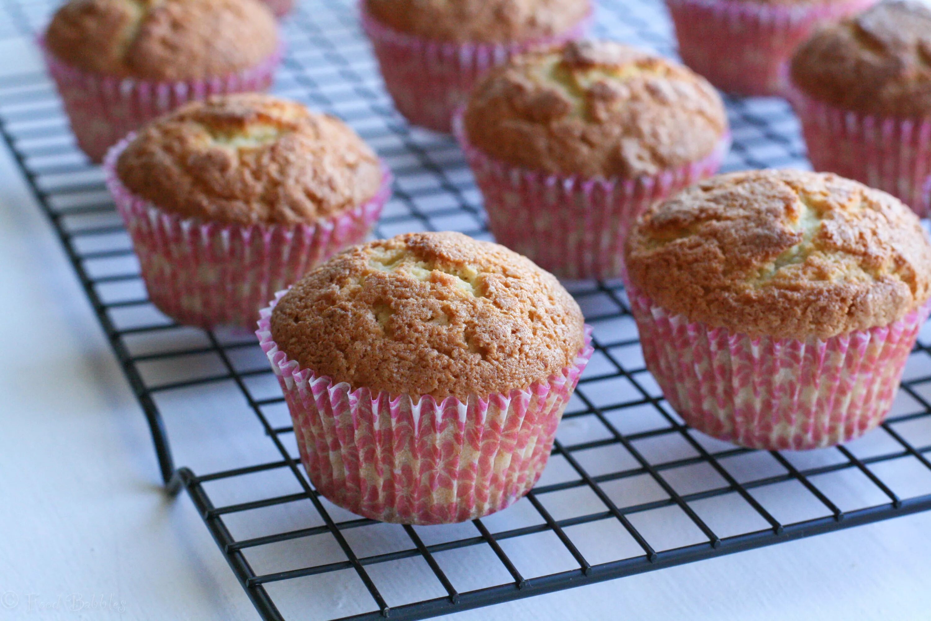 кексы в формочках в духовке. силиконовые формочки для кексов. формочки для кексов. кексики в формочках. кексики в силиконовых формочках.