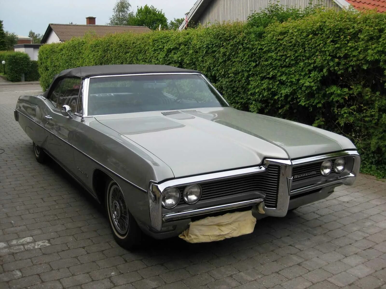 Pontiac bonneville. Понтиак Бонневиль. Понтиак Бонневиль 1968. Кадиллак Бонневиль. Pontiac Bonneville автомобили Pontiac.