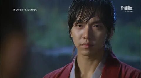 Өте семіз әйел оған үлкен сиқырды итеріп жіберді