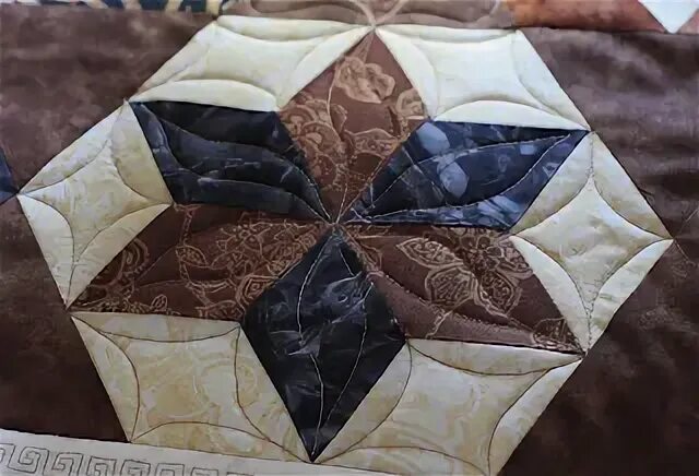 пэчворк ромбы. лоскутное одеяло из ромбов. лоскутный блок зигзаг. пэчворк ромбы. пэчворк одеяло ромбы.