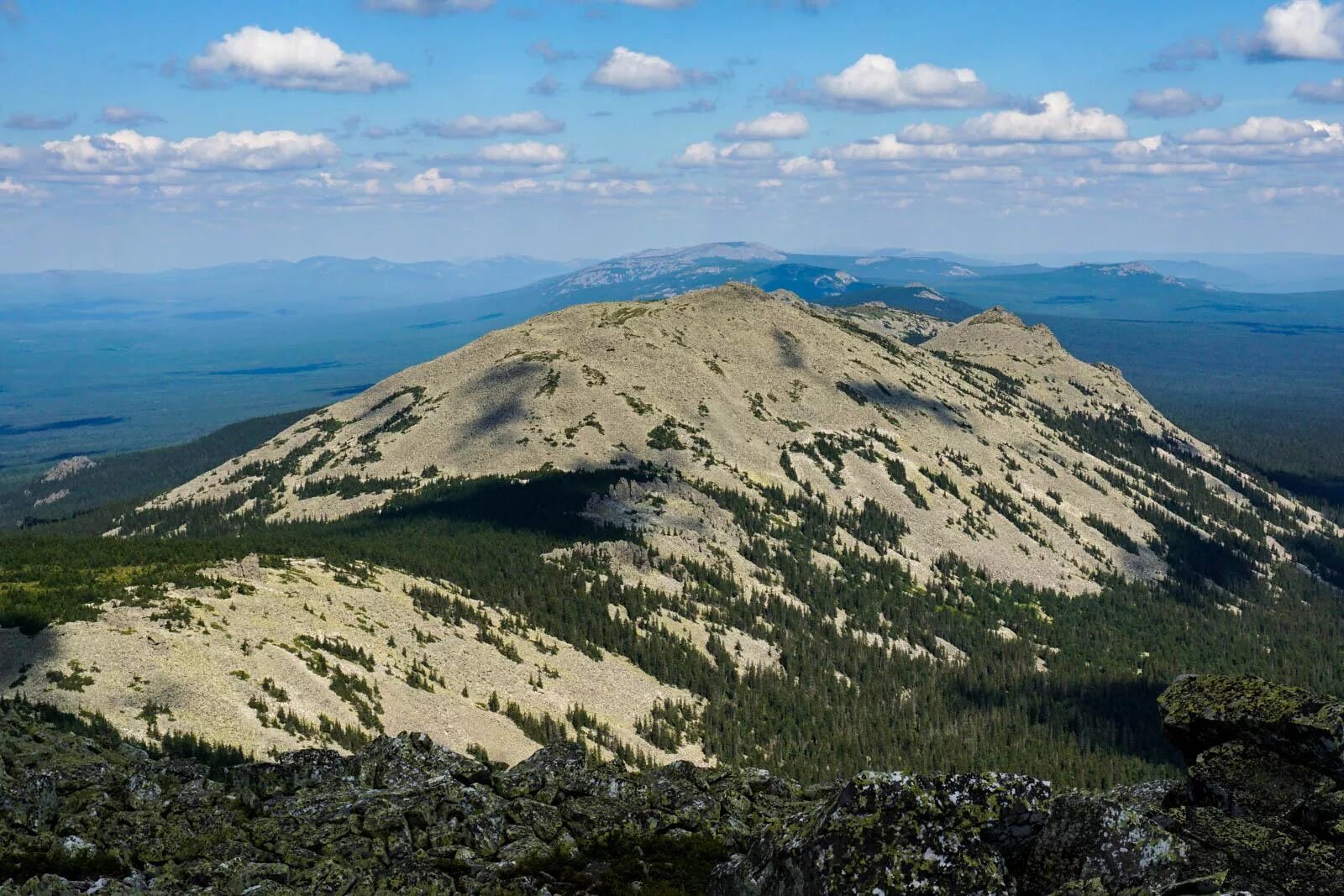 Большой шелом гора. Горы шелом башкортостана большой. Гора шелом южный урал. Гора шелом южный урал. Гора шелом башкирия.