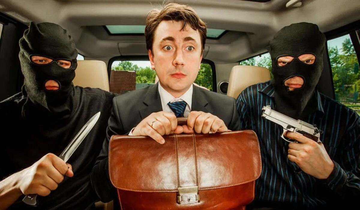 хищение. деньги наручники. вымогательство взятки. мошенничество в сети интернет. подростки вымогают деньги.