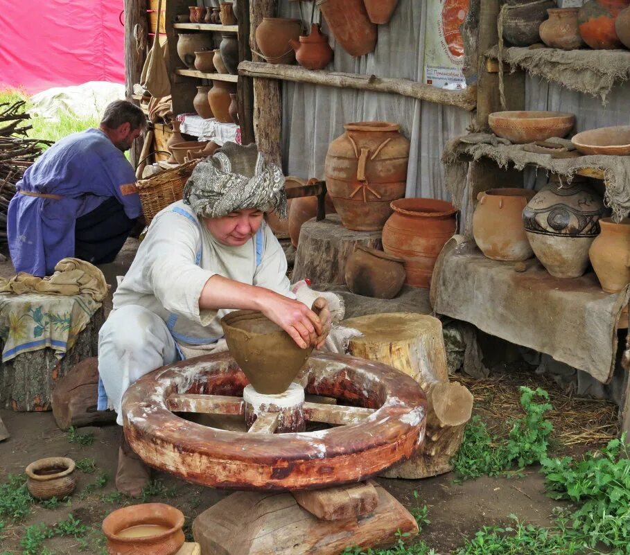 Гончар украина. Гончар в древности. Ремесло Гончар. Современный Гончар. Древнерусский Гончар.