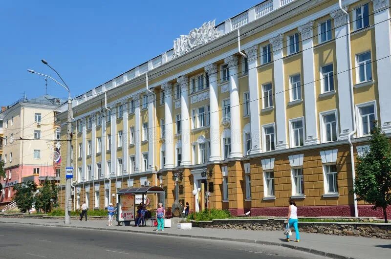 Сайт алтайского медицинского университета. Барнаульский мед университет. Здание АГМУ Барнаул. АГМУ главный корпус.
