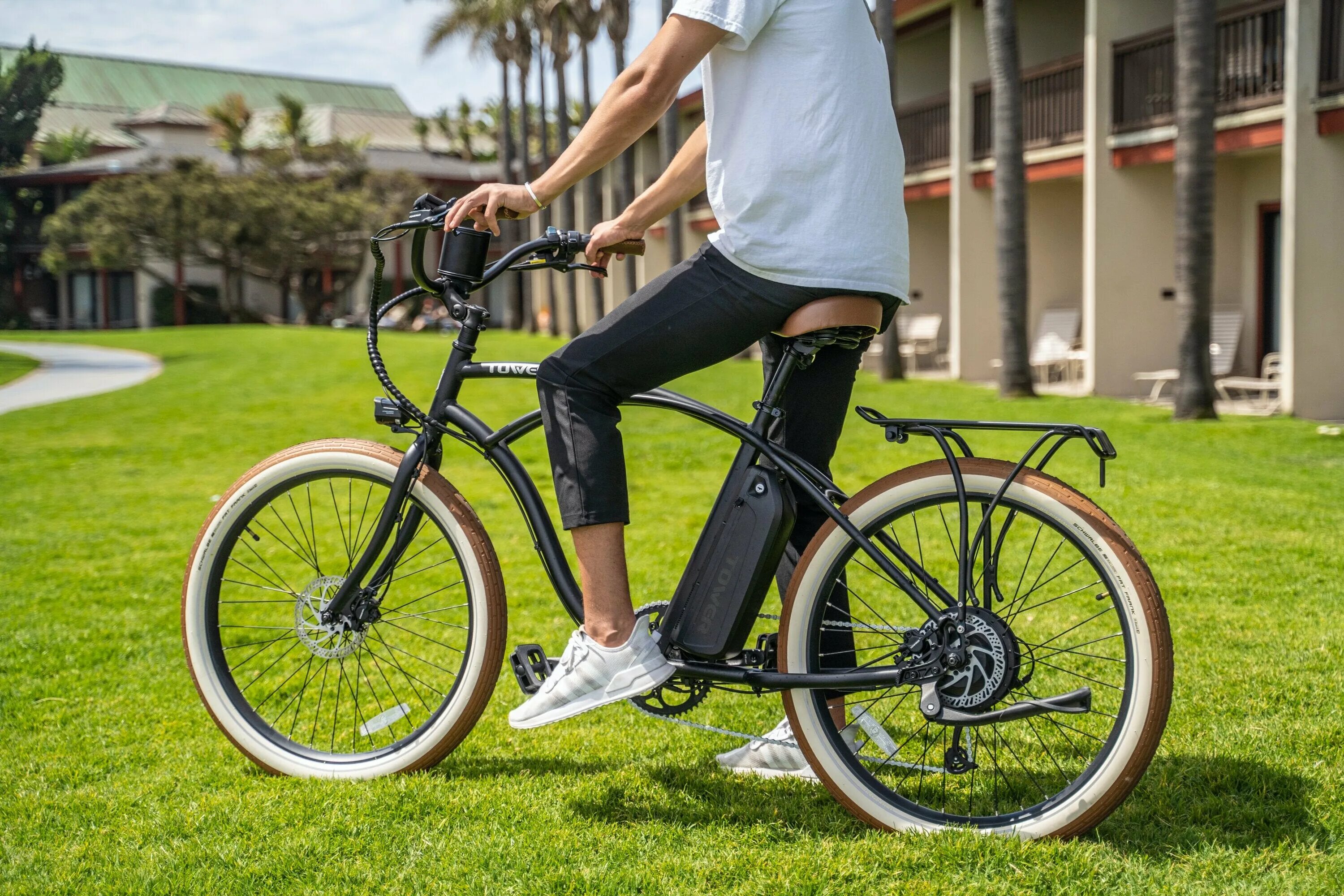 Городской электрический велосипед. Электровелосипед городской. Электровелосипед фото. Сколько стоит электровелосипед 2021 года.