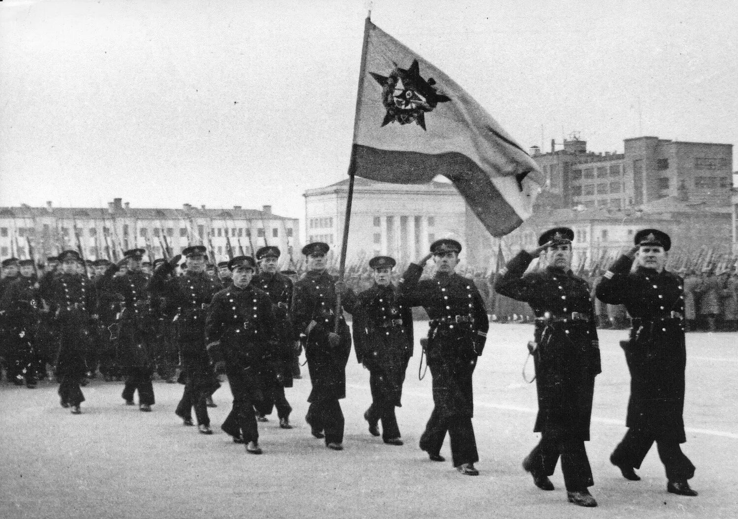 7 Ноября 1941г парад в Куйбышеве. Парад Победы в Куйбышеве 1941. Парад 7 ноября 1941 года г.Куйбышев.. Куйбышев парад Победы 7 ноября 1941 года.