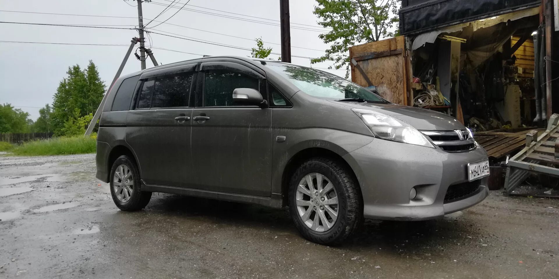 Toyota Isis проставки. Тойота Виш клиренс. Toyota Wish клиренс. Тойота Исис 2007 4 ВД 2 Л.