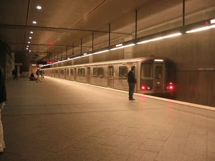 Перрон метро