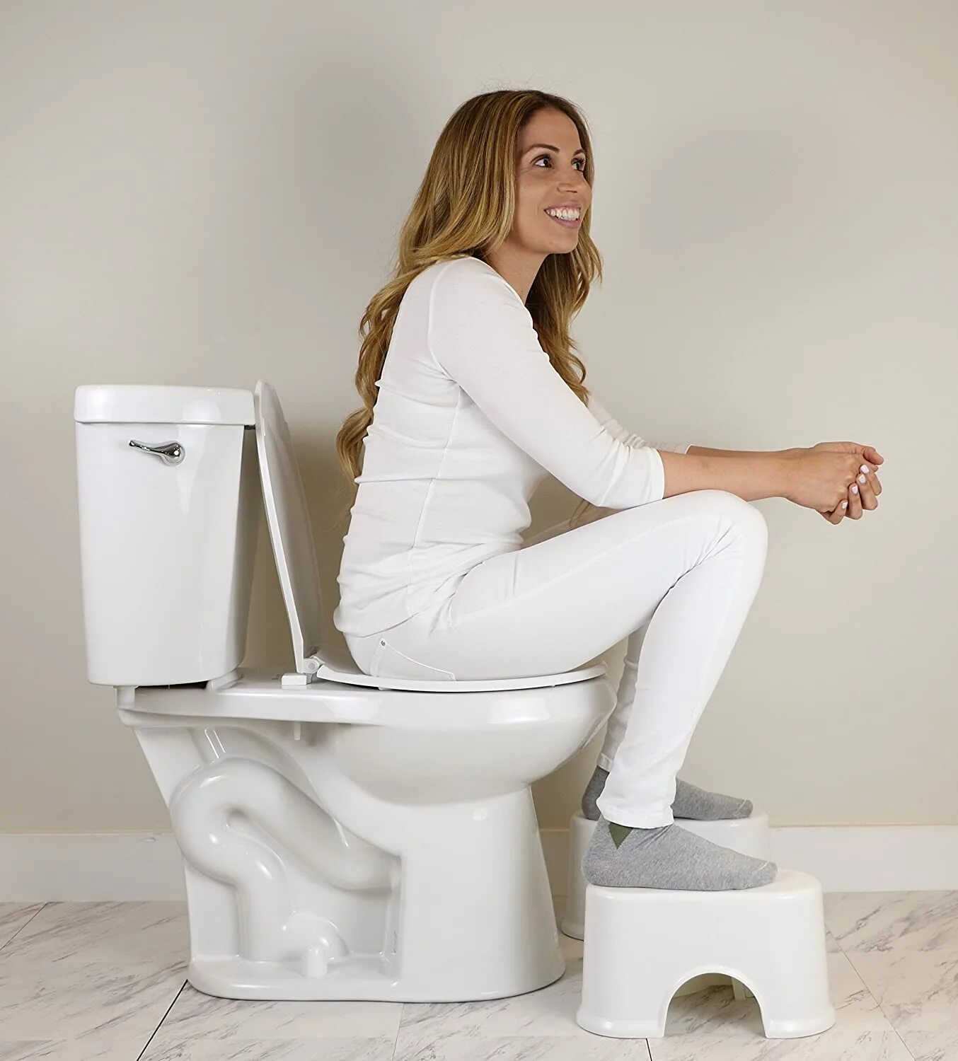 Женщина на горшке. Girl pooping on the toilet. Girl pooping on the toilet. Диарея у девочки подростка. Красивые девочки в туалете.