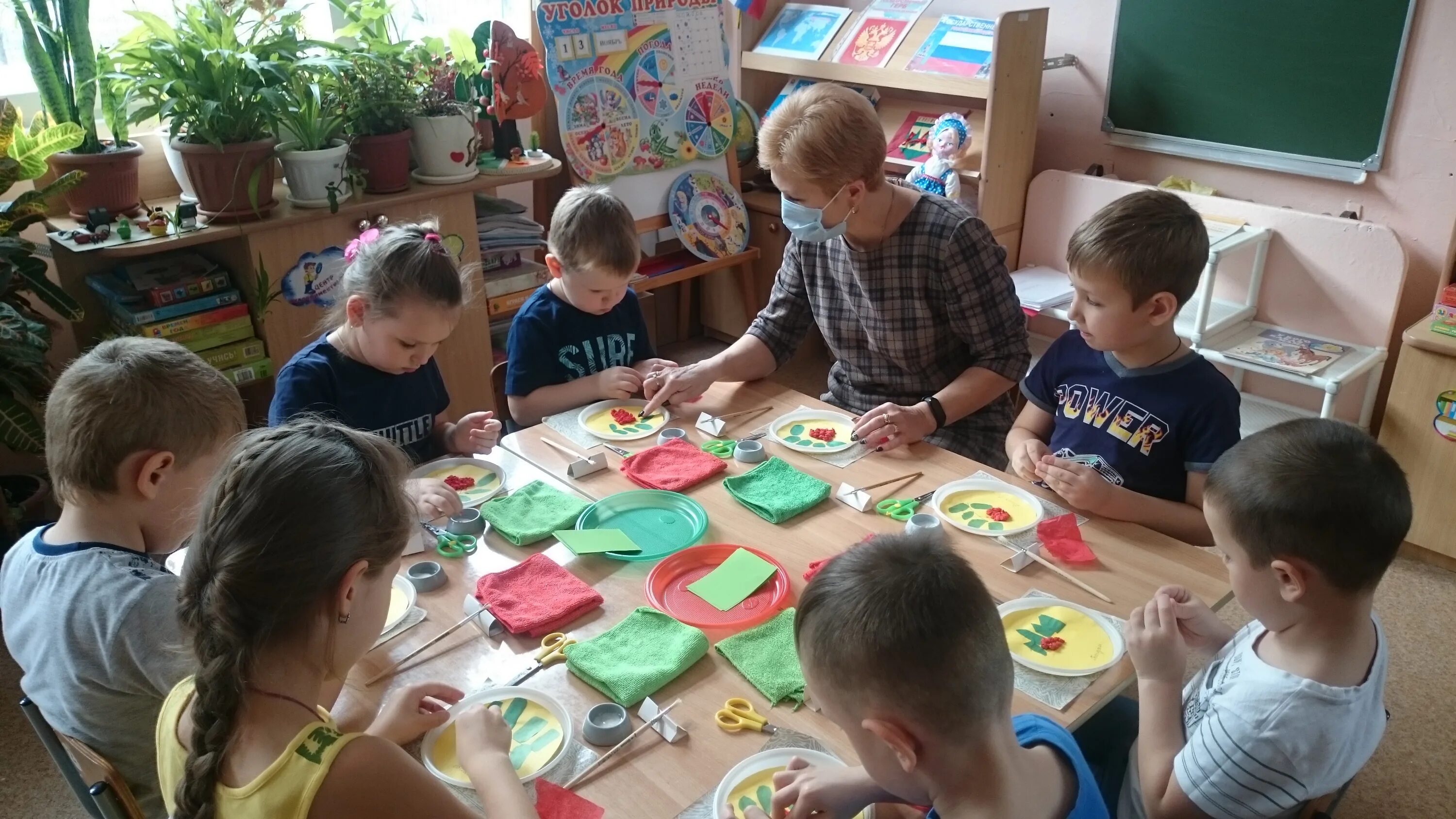 Занятие в старшей группе. Занятие в подготовительной группе. Ручной труд дошкольников. Занятия в детском саду в старшей группе.