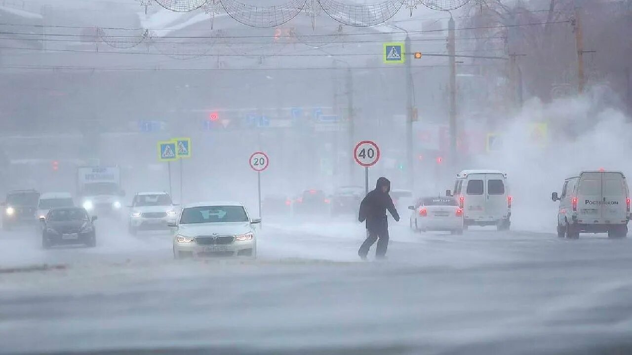 Сильная метель в городе. Снежная буря в Челябинской области. Метель в Челябинской области. Сильная метель. Сильный снегопад.