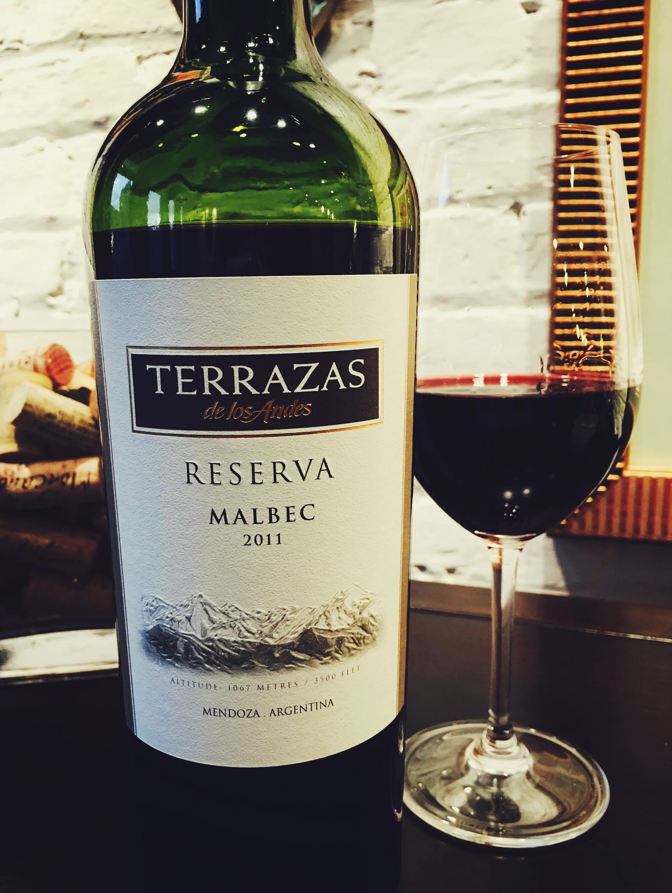 Malbec terrazas вино Аргентина. Аргентинское вино Мальбек. Вино Аргентина белое Мальбек. Вино Мендоса Аргентина Мальбек белое. Вино аргентина купить