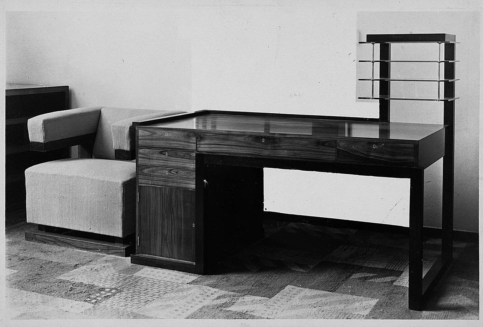 Мебель 20 века. Стиль Баухауз 20 век. Стол Баухауз 1910.