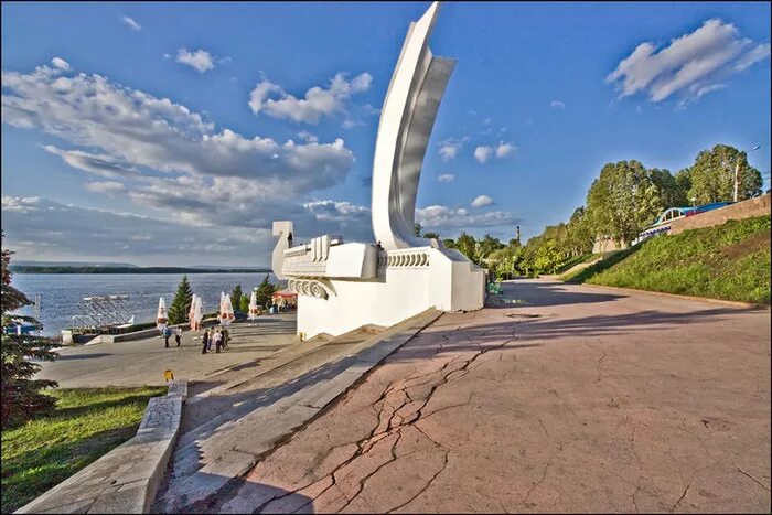 Монумент «Самарская Ладья» Самара. Монумент Ладья Самара. Ладья Самара набережная. Ладья Самара памятник. Набережная ладья