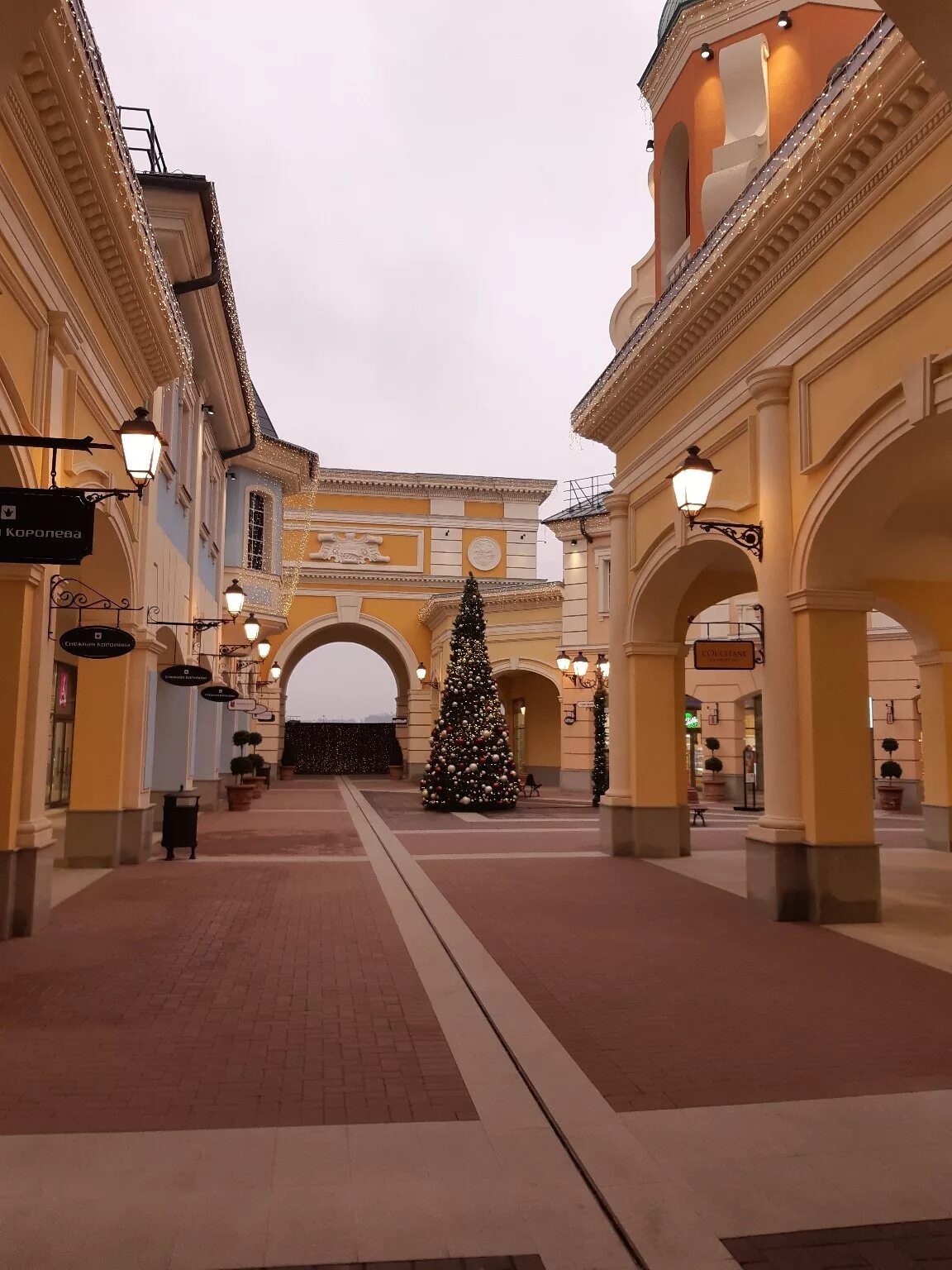 Pulkovo outlet. Аутлет Вилладж Пулково Санкт-Петербург. Аутлет Виладж Питер. Outlet Village Пулково СПБ. ТЦ аутлет Пулково.