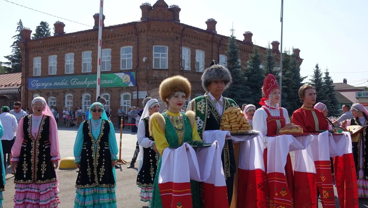 Мелеуз Башкортостан. Мелеуз население. Город ми лес. Ярмарка Мелеуз.