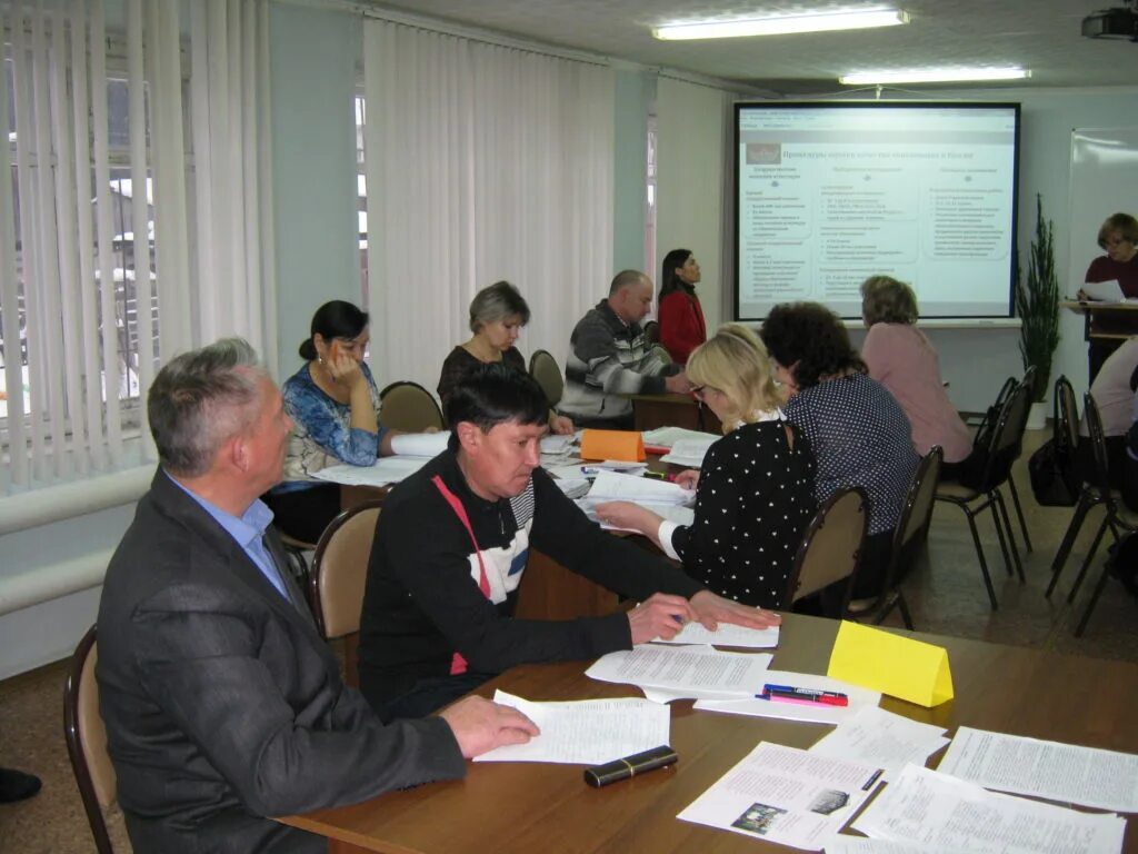 Комитет по образованию марьяновского муниципального района. Комитет образования омского. Администрация омской области тарского района. Награждение учителей. Публичные слушания фото.