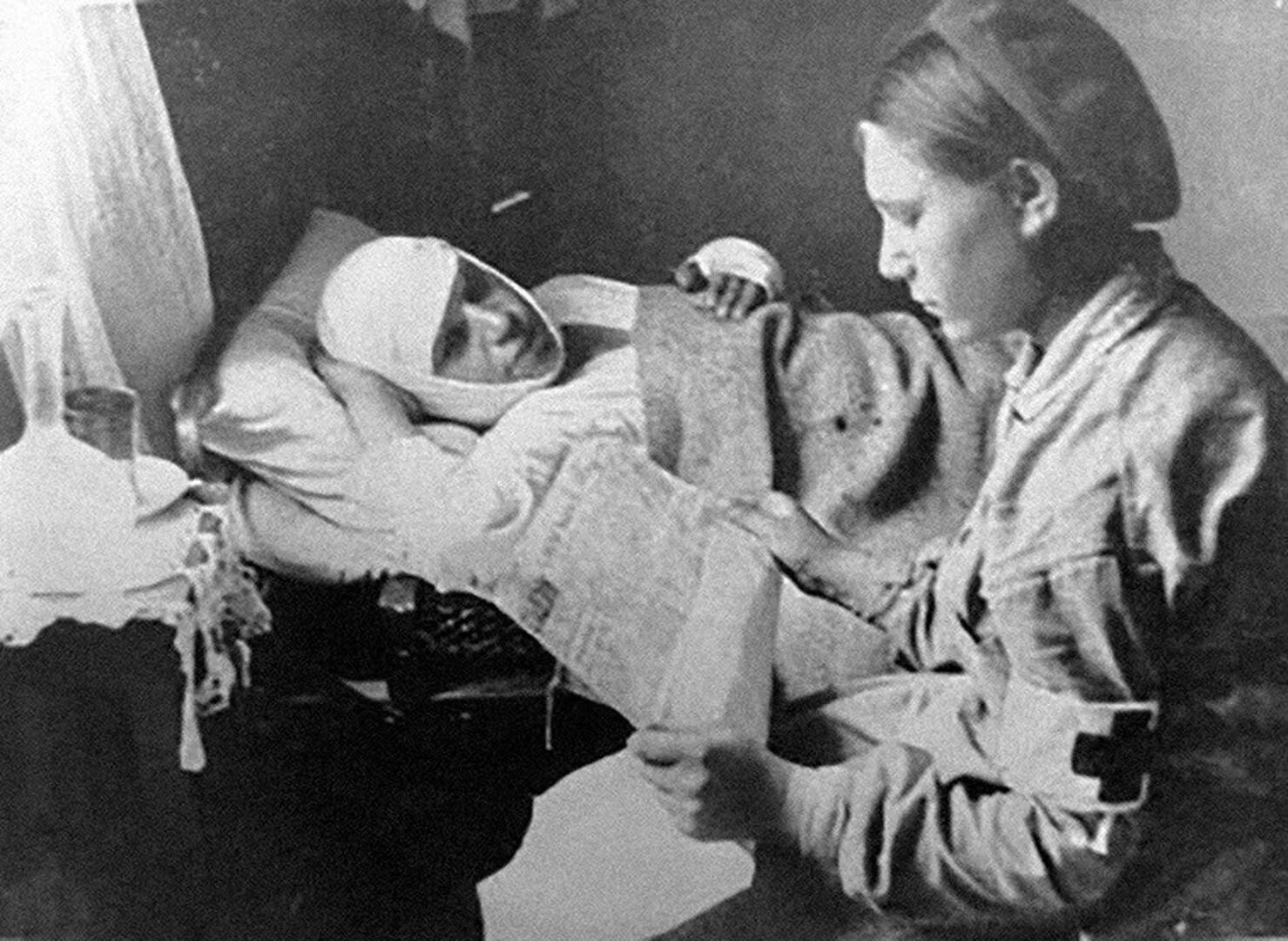 Лазарет в годы великой отечественной войны. Дети в госпитале в годы великой отечественной войны. Военно полевой госпиталь в годы вов. Полевой госпиталь вторая мировая война. Военный госпиталь солдаты.