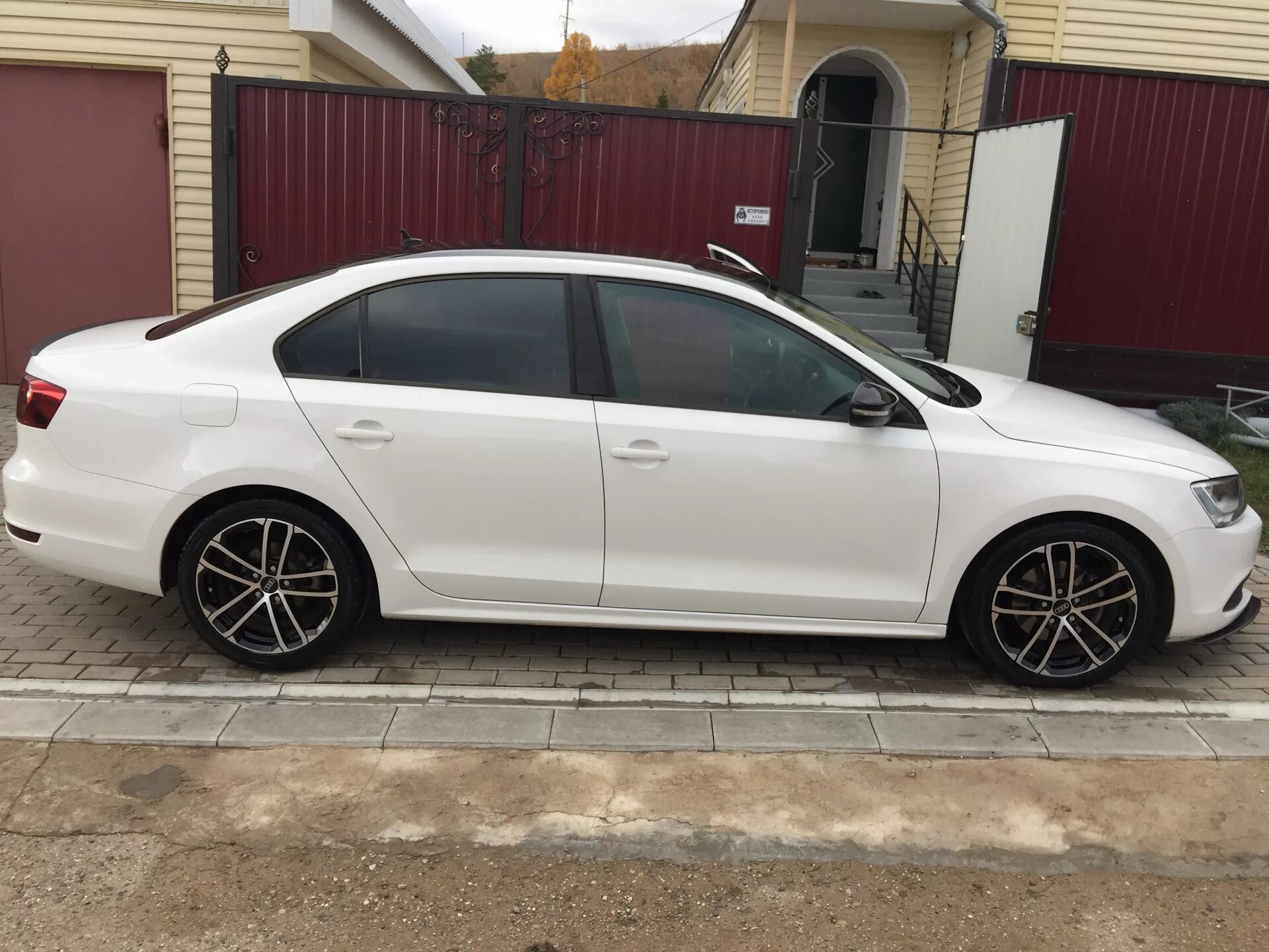 Фольксваген Джетта r17. VW Jetta 6 r17. Диски Фольксваген Джетта r17. Volkswagen Jetta белая r17. Поло р17