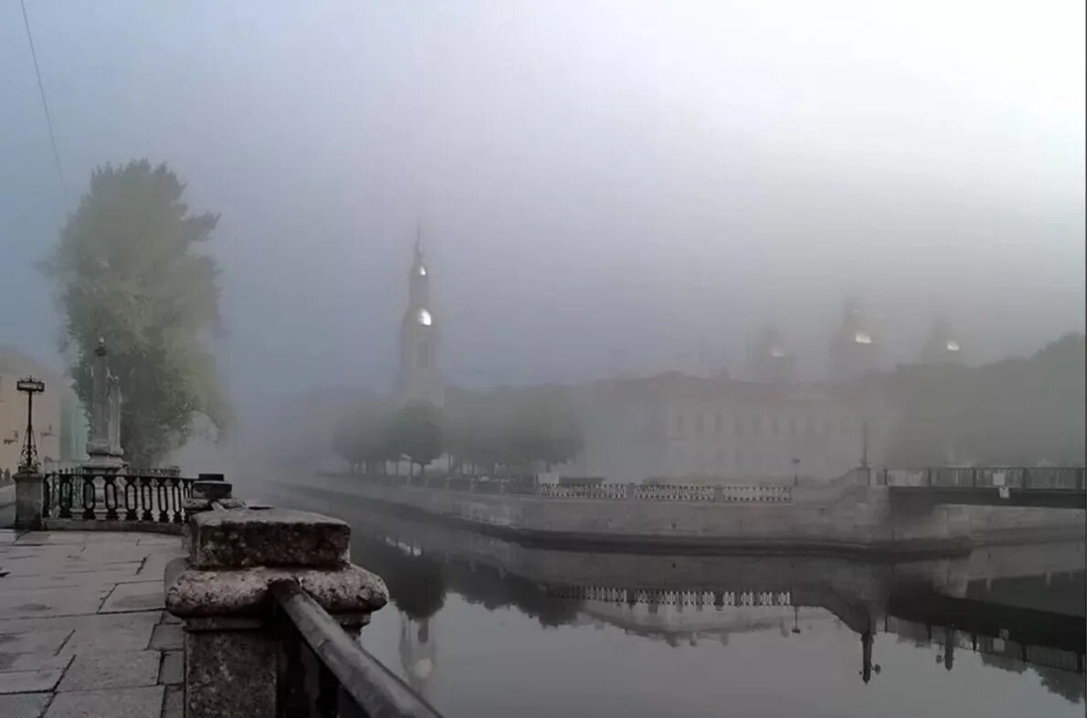 Столица дождей город. Санкт-Петербург туман. Питер в тумане. Туманный Петербург.