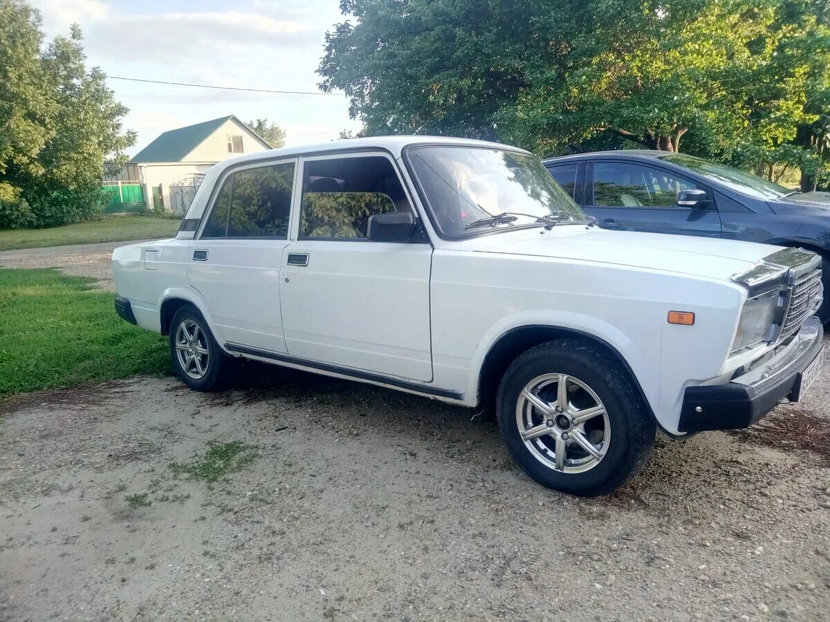 Ваз 2107 воронежская. Ваз 2107 2005 белая. ваз 2107 2005 года белая. лада 2107 2005 белый. ваз 2107 2005.