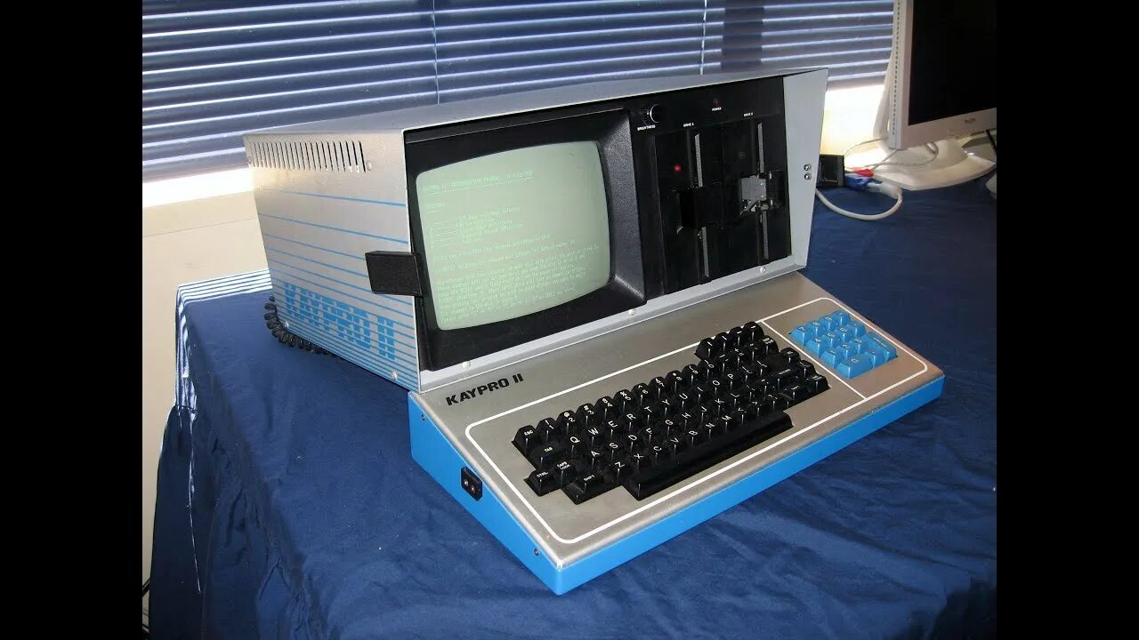 Компьютер орг. Trs-80 model 100. kaypro ii computer. пк robotron rio 286. винтажный компьютер.