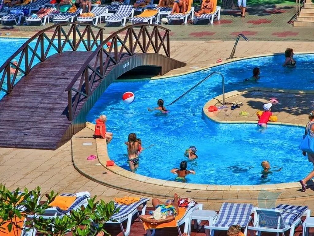 Красная Талка открытый бассейн. Бассейн в красной Талке в Геленджике.