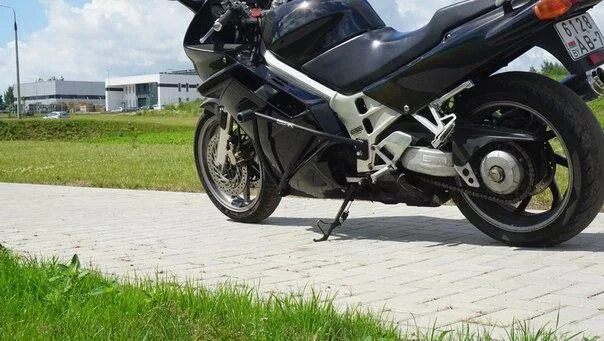 Vfr дуги. Дуги хонда вфр 750. хонда вфр 750 слайдеры. защитные дуги vfr750. дуги защитные vfr 400.