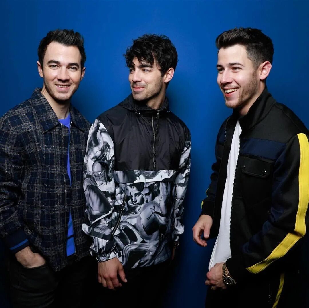 Джонас брозерс. Джонас. Братья джонас. Группа jonas brothers дисней. Ник джонас группа.