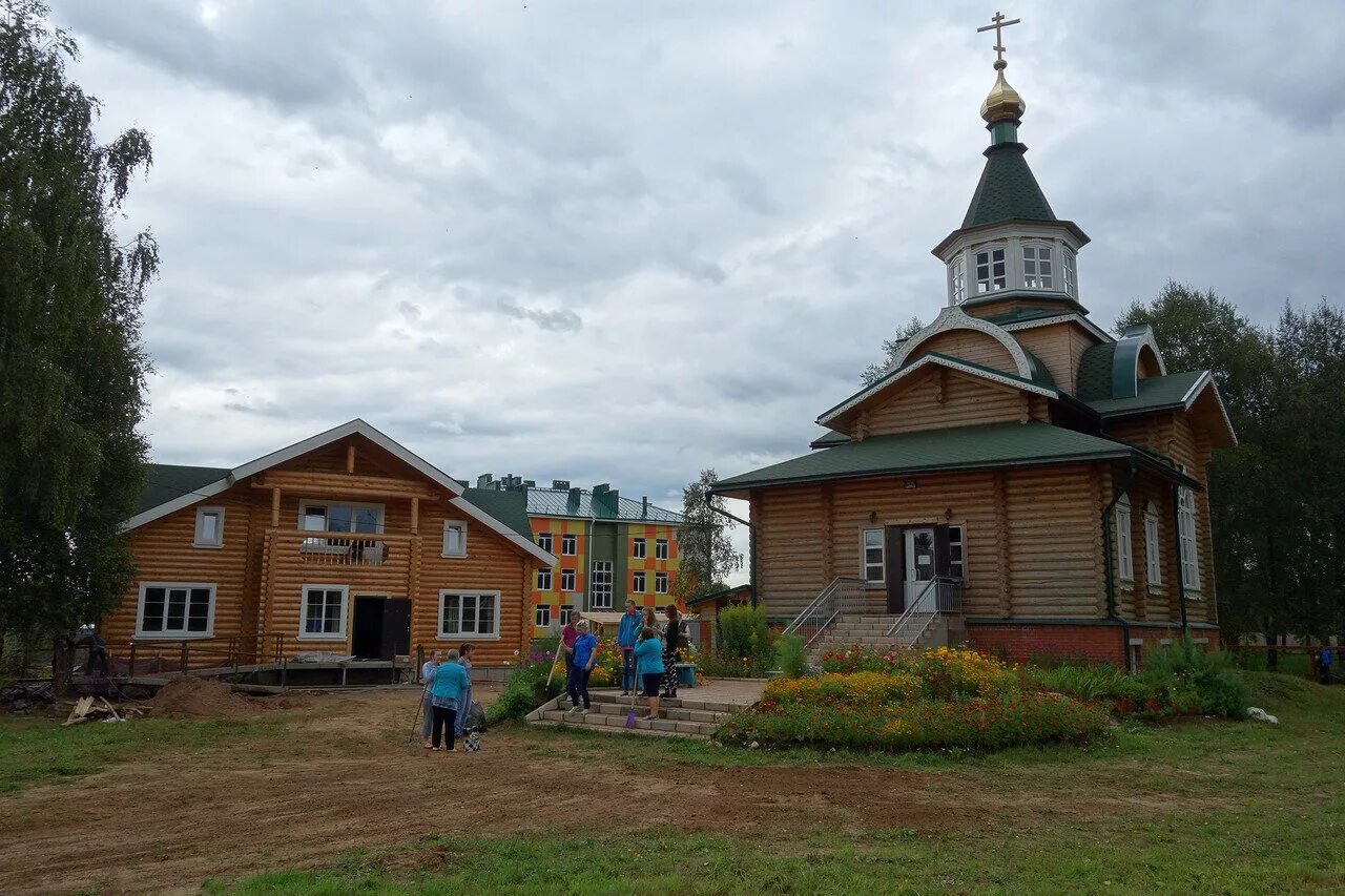 Липин бор группа подслушано вконтакте. Липин Бор Церковь. Село Липин Бор Вологодская область. Липин Бор достопримечательности. Белый ручей Липин Бор Вологодская область.