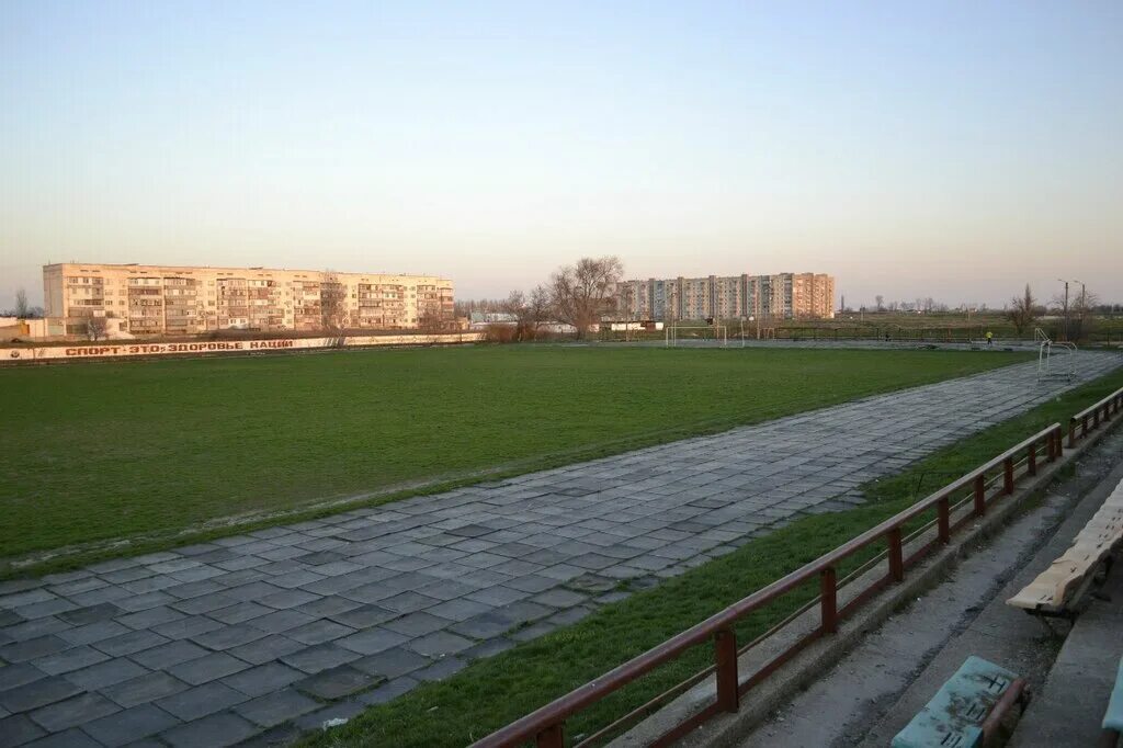 Стадион Юность Армянск. Стадион Химик Армянск. Крым Армянск парк стадион. Стадион Юность Красногвардейское Крым. Стадион молодежная