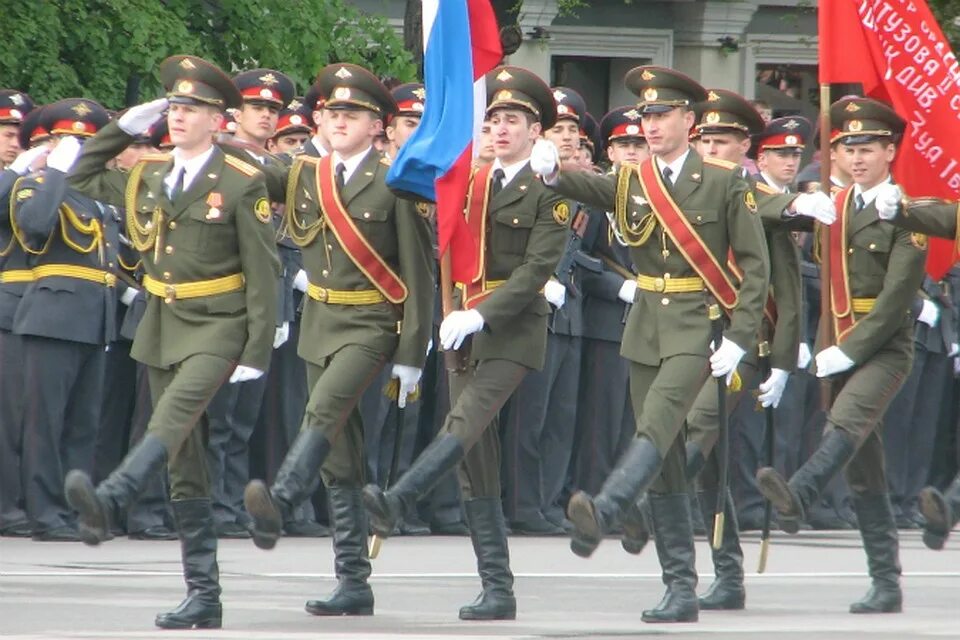 9 мая на дону. Парад Победы 2012 года Ростов на Дону. Парад 9 мая 2008 года. Военный Южный округ парад в Ростове-на-Дону. 9 Мая Ростов на Дону.