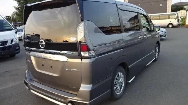 Ниссан Серена с27. Ниссан Серена с27 e-Power. Nissan Serena autech с 27. Ниссан Серена с27 гибрид. Серена пауэр