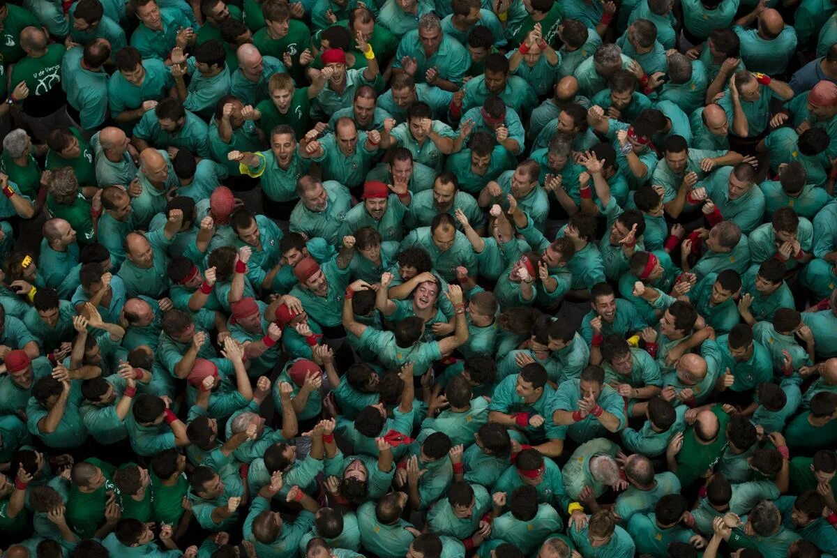 Waldo уолли. Найди на картинке. Множество людей. Много предметов на картинке. Много предметов на картинке.