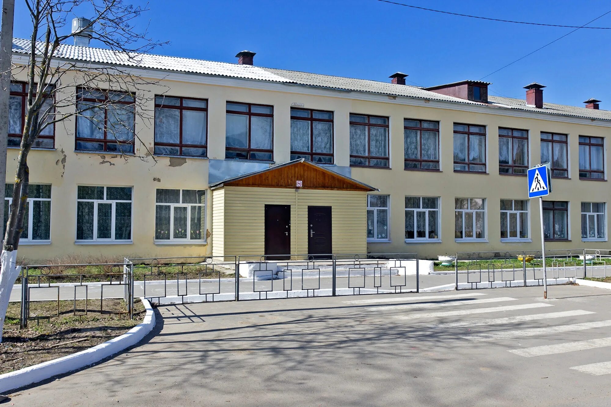 Школа им понедельника. Школа имени карамзина ясенево московский корпус. Ученики 5 класса. Школа им понедельника. Школа им понедельника.