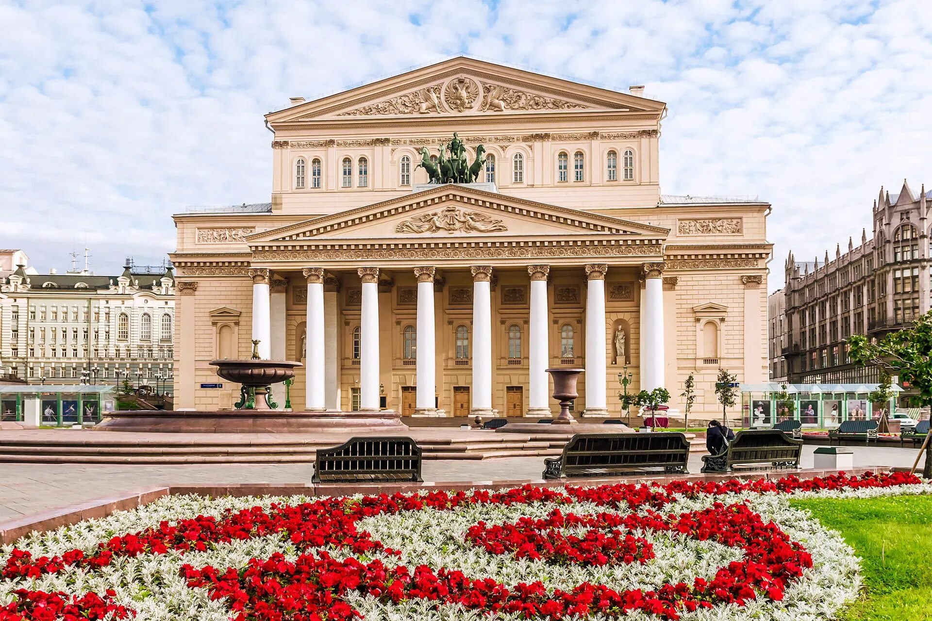 Www bolshoi. Александрийский большой театр в Москве. Большой театр на Петровке. Достопримечательности Москвы большой театр. Большой театр Москва 2022.