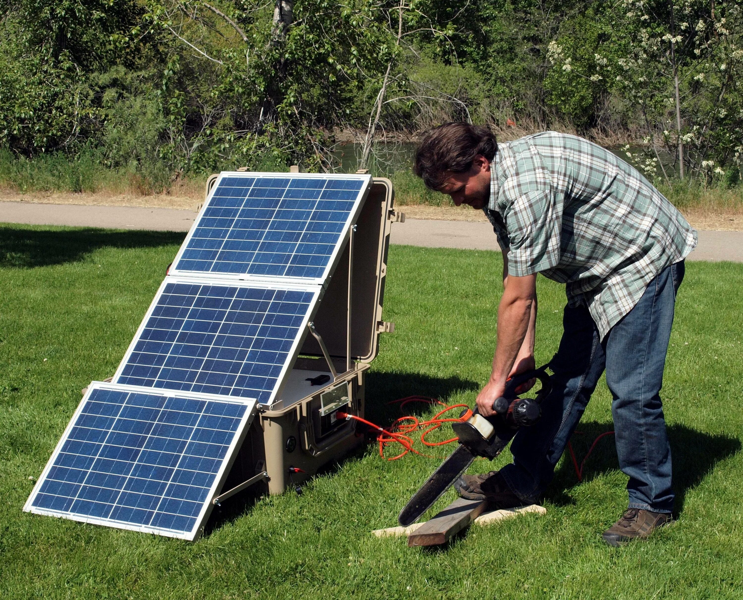Сколько нужно солнечных батарей. Солнечные электростанции Солар Системс. Солнечный панель Longi Solar. Дом с солнечными батареями. Солнечная батарея для дачи.