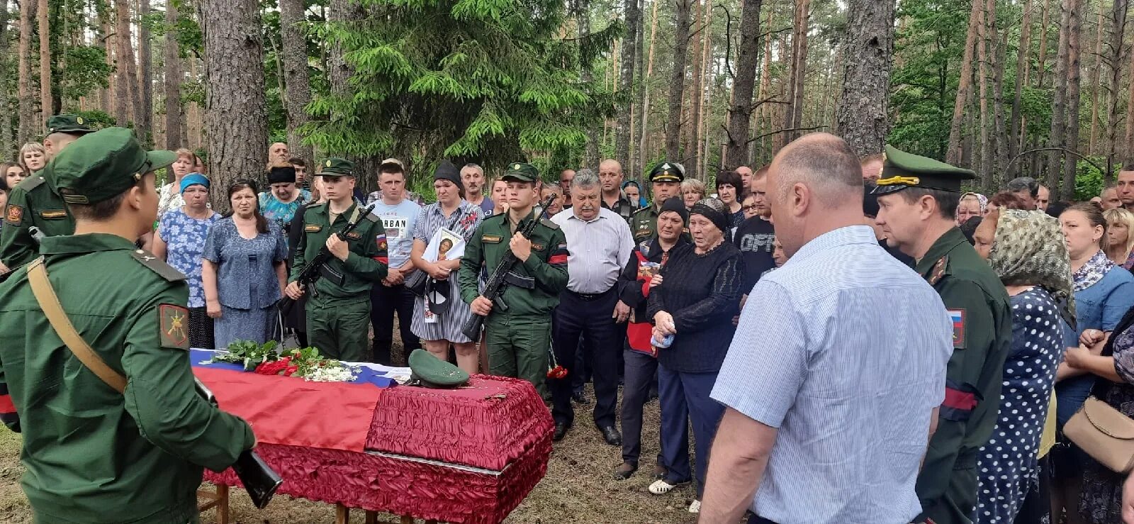 Унеча военные. Похороны военнослужащего в Брянске.