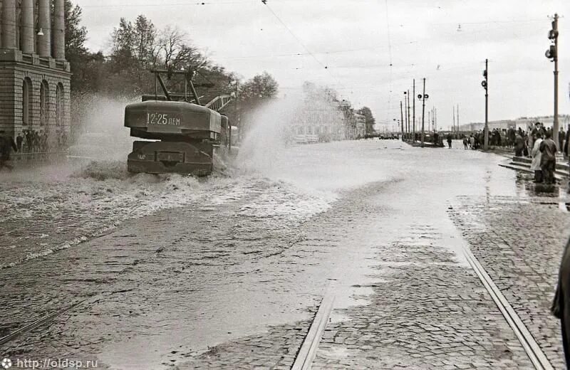 Наводнение сентябрь 1924. Наводнение 1967 санкт-петербург. наводнение 1967 года в ленинграде. наводнение в петербурге 1955. наводнение 1924 года в ленинграде.