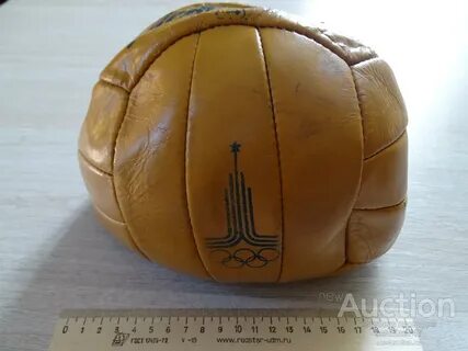 Кожаный чехол на резиновой камере мяча