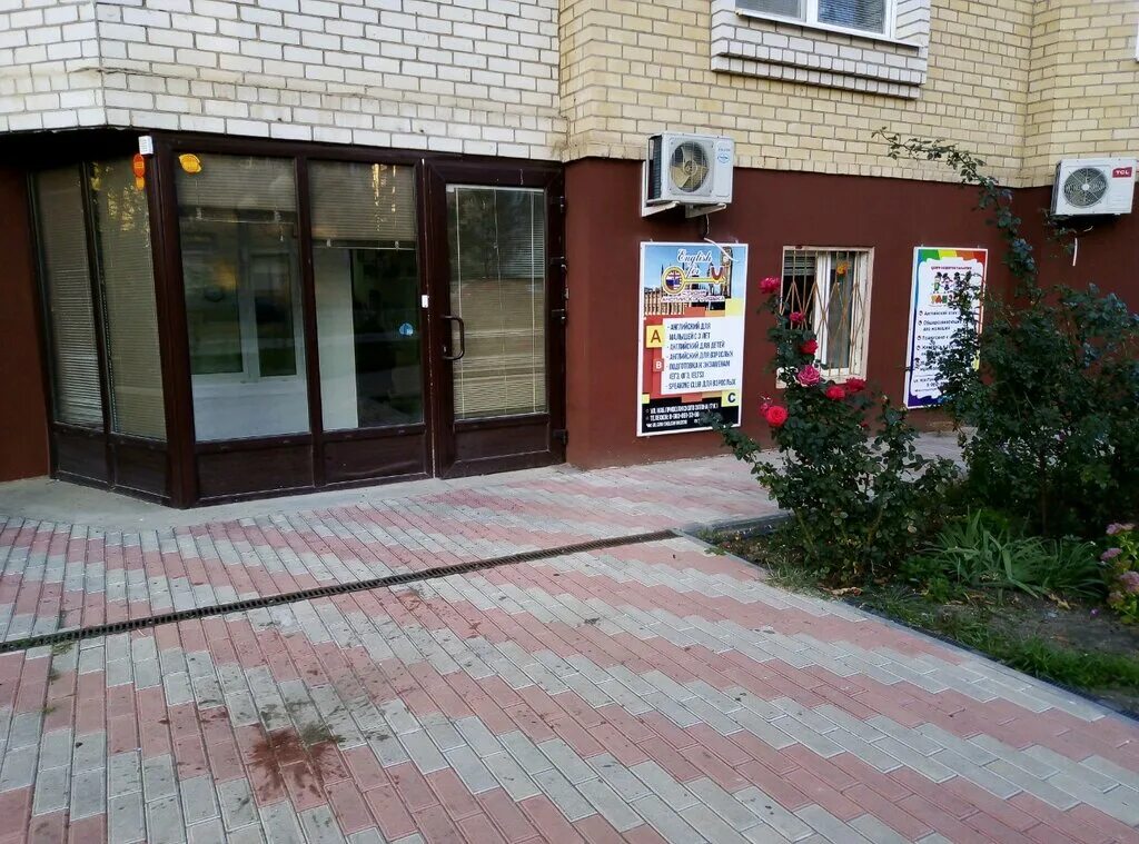 модистка центр в астрахани. 39 а. набережная приволжского затона 17 к 1 астрахань. 1. астрахань улица набережная приволжского затона 17к1.