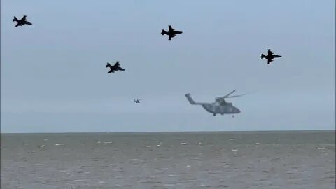 Самолеты над азовским