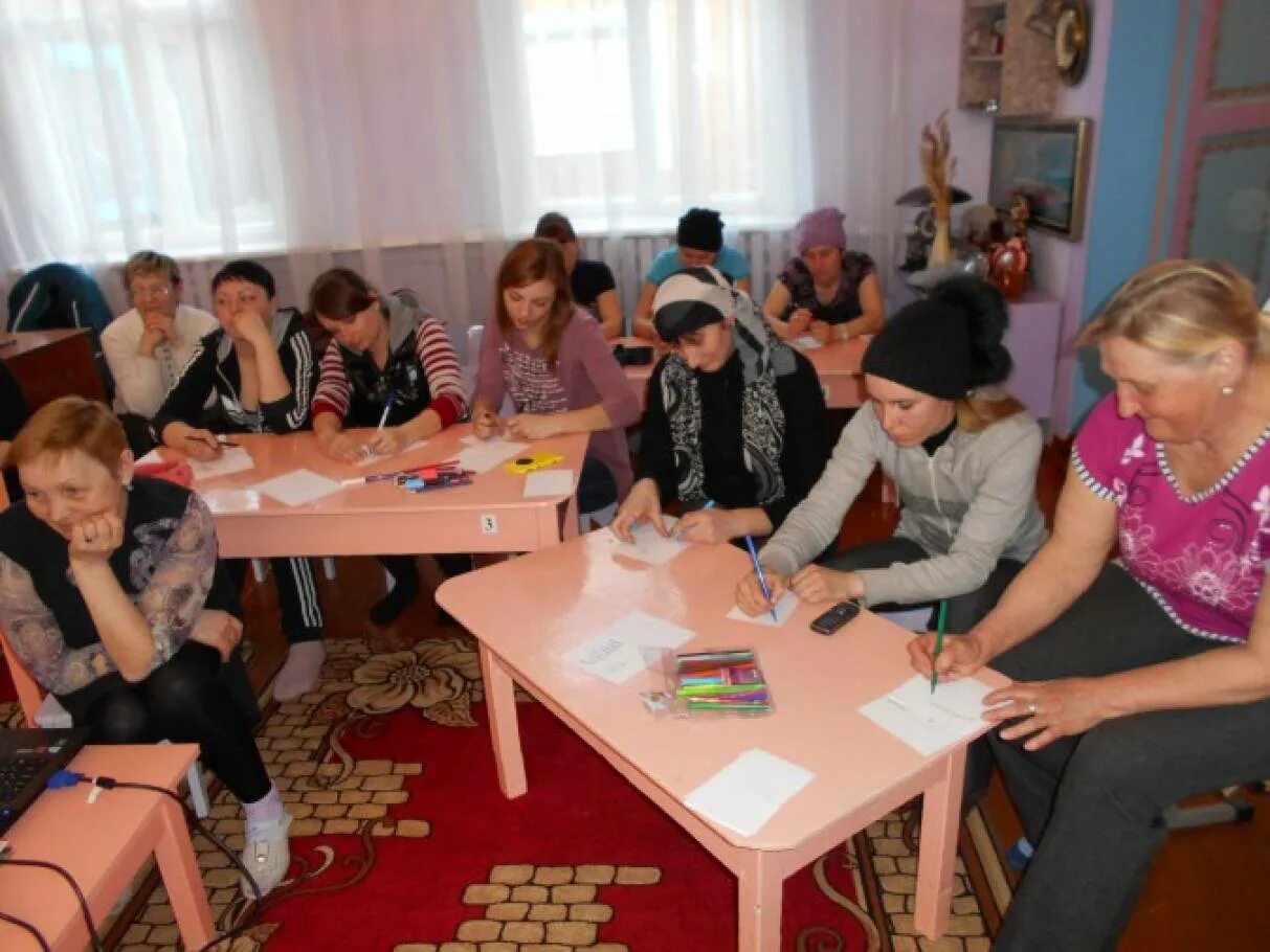 Родительские собрания в дошкольной группе. Собрание в детском саду. Собрание в садике. Собрание родителей в детском саду. Родители на родительском собрании в детском саду.