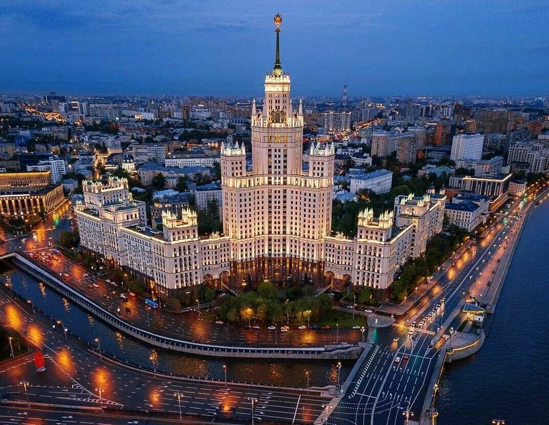 Семь сестер москвы сталинские высотки. Семь сестер москвы сталинские высотки. 7 сталинских высоток в москве. 7 зданий в москве. 7 сталинских высоток в москве.